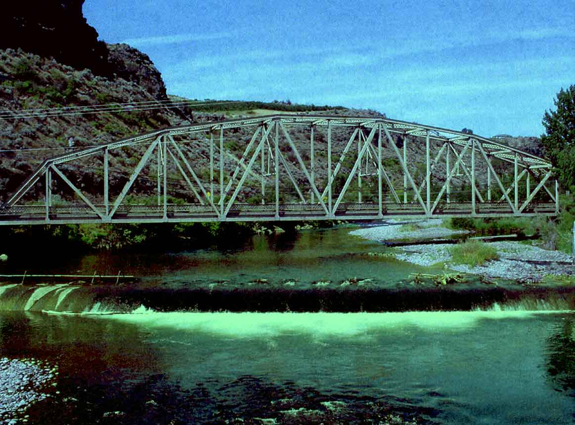 The former steel Powerhouse Bridge removed for present cement bridge. Also was known as Nelson Bridge